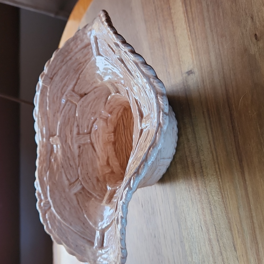Vintage Peach 7" ceramic basket